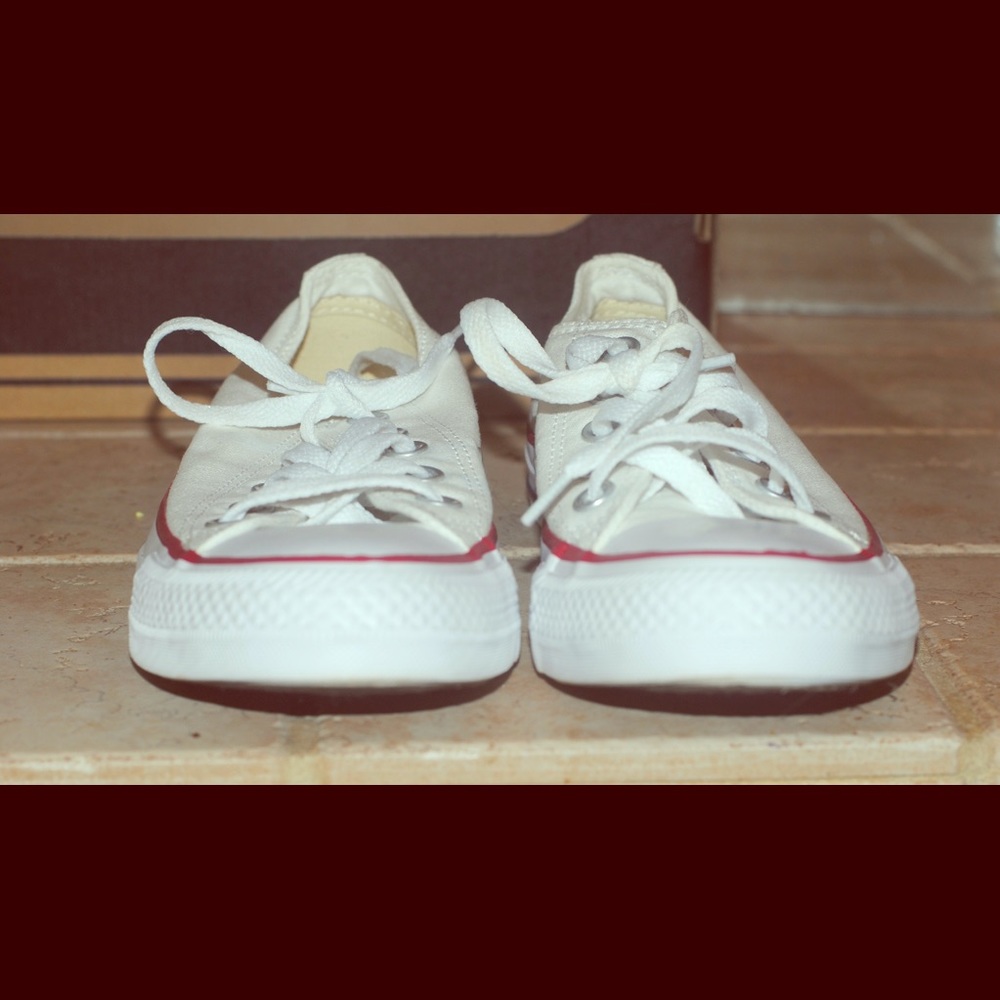 Like New White Converse (w/box)